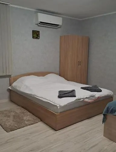 къща под наем-нощувки *